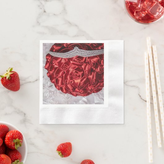 6508-Red Bouquet mit Tiara Serviette (Beispiel)