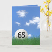 65. Geburtstag, Golfball im Gras Karte (Gelbe Blume)