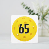 65. Geburtstag Pickleball-Party Einladung (Stehend Vorderseite)