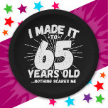 65 Jahre alt Sarcastic Meme Funny 65. Geburtstag Pappteller<br><div class="desc">Dieses witzige 65. Geburtstagsdesign macht einen sarkastischen Spaß-Witz oder ein Novum-Gag für ein 65-jähriges Geburtstagsthema oder eine Überraschung für die 65. Geburtstagsparty! Das "I made it to 65 Years Old.. Nothing Scares Me" lustige 65. Geburtstagsmeme, die viel Lachen von Familie, Freunden, Party und dem Geburtstag Typ oder Mädchen bekommen wird!...</div>