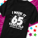 65 Jahre alt Sarcastic Meme Funny 65. Geburtstag T-Shirt<br><div class="desc">Dieses witzige 65. Geburtstagsdesign macht einen sarkastischen Spaß-Witz oder ein Novum-Gag für ein 65-jähriges Geburtstagsthema oder eine Überraschung für die 65. Geburtstagsparty! Das "I made it to 65 Years Old.. Nothing Scares Me" lustige 65. Geburtstagsmeme, die viel Lachen von Familie, Freunden, Party und dem Geburtstag Typ oder Mädchen bekommen wird!...</div>