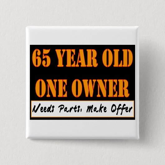 65 Jährige, ein Inhaber - die Bedarfs-Teile, Button (Vorderseite)