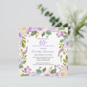 65th Birthday Pretty Purple Floral Invitation Einladung (Stehend Vorderseite)