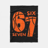 67 Basketball Six Seven 6 7 Meme 6  Fleecedecke (Vorderseite)
