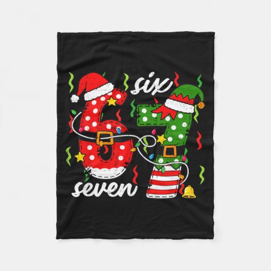 67 Christmas 6 7 Santa Elf 6-7 Pajamas Six Seven K Fleecedecke (Vorderseite)