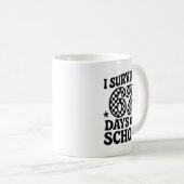 67 Days Of School Groovy Checkered Kaffeetasse (VorderseiteRechts)
