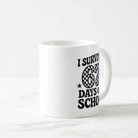 67 Days Of School Groovy Checkered Kaffeetasse (VorderseiteRechts)