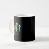 67 Drip Meme Funny Six Seven Bigfoot Alien Sasquat Kaffeetasse (Vorderseite Links)