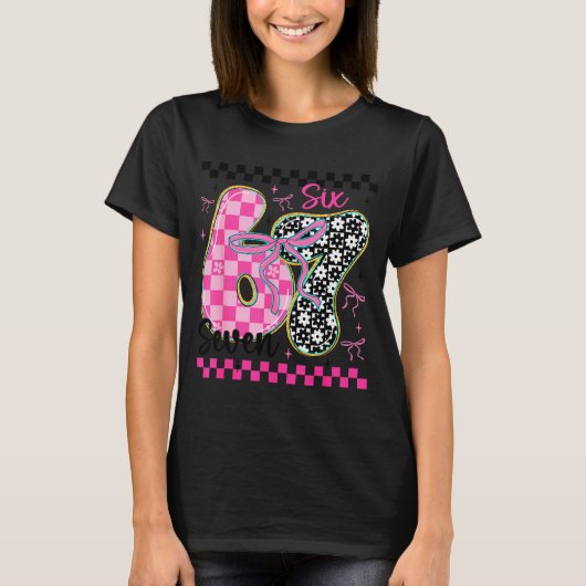 67 Funny Meme Filled With Hearts Six Seven Valenti T-Shirt (Vorderseite)
