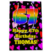 67. Geburtstag: Loving Hearts Pattern, Regenbogen Mittlere Geschenktüte (Vorderseite)