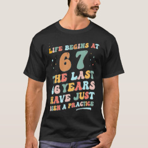 67. Geburtstag Mann Frau 2023 Groovy Life beginnt T-Shirt