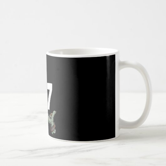 67 halloween mädchen hexe sechs sieben 6 7 meme st kaffeetasse (Rechts)
