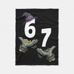 67 Halloween Mädchen Hexe sechs sieben 6 7 Meme Tr Fleecedecke