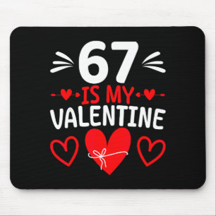 67 ist mein Valentinstag Lustiges Sechs Sieben Her Mousepad