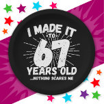 67 Jahre alt Sarcastic Meme Funny 67. Geburtstag Pappteller<br><div class="desc">Dieses witzige 67. Geburtstagsdesign macht einen sarkastischen Spaß-Witz oder ein Novum-Gag für ein 67-jähriges Geburtstagsthema oder überrascht 67. Geburtstagsparty! Das "I made it to 67 Years Old.. Nothing Scares Me" lustige 67. Geburtstagsmeme,  die viel Lachen von Familie,  Freunden,  Party und dem Geburtstagskind oder dem Typ bekommen wird!</div>