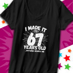 67 Jahre alt Sarcastic Meme Funny 67. Geburtstag T-Shirt<br><div class="desc">Dieses witzige 67. Geburtstagsdesign macht einen sarkastischen Spaß-Witz oder ein Novum-Gag für ein 67-jähriges Geburtstagsthema oder überrascht 67. Geburtstagsparty! Das "I made it to 67 Years Old.. Nothing Scares Me" lustige 67. Geburtstagsmeme,  die viel Lachen von Familie,  Freunden,  Party und dem Geburtstagskind oder dem Typ bekommen wird!</div>