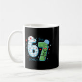 67 Meme Lustige Schulkrankenschwester Sechs Sieben Kaffeetasse (Links)