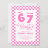 67 Meme Trend Pink Kids 7th Birthday Party Einladung (Vorderseite)