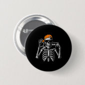 67 Meme Trendiges Skelett Halloween Lustig Six Sev Button (Vorne & Hinten)