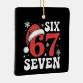 67 Santa Hat Christmas Six Seven Funny Sayings Keramikornament (Rechts)