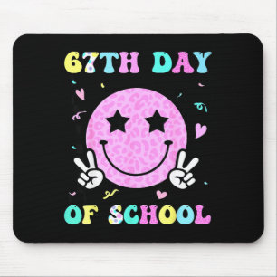 67. Schultag Smiley Gesicht Sechs Sieben Meme Mädc Mousepad