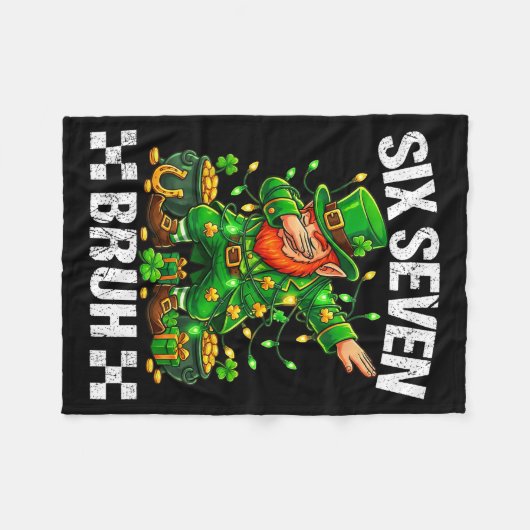 67 St Patricks Funny Six Seven Meme Leprechaun Boy Fleecedecke (Vorderseite (Horizontal))