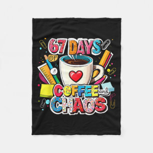 67 Tage Kaffee und chaotisches Meme-Design in Farb Fleecedecke