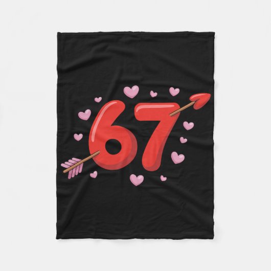 67 Valentins Meme Cute 67 Herzen und Blumen Vale Fleecedecke (Vorderseite)