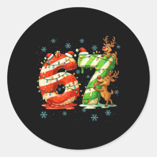67 Weihnachts-Meme 6 7 Zahlen Sechs Sieben Gen Z A Runder Aufkleber