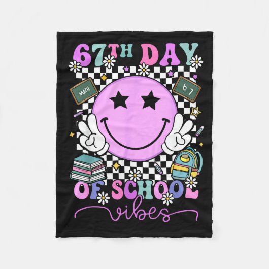 67th Day Of School Vibes Groovy Retro 100 Days Of  Fleecedecke (Vorderseite)