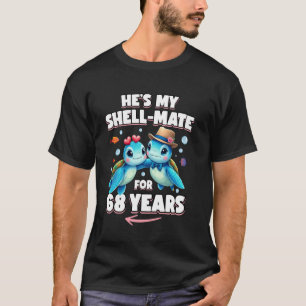 68 Jahre alte Turks zum Jahrestag Er ist "Sie ist  T-Shirt