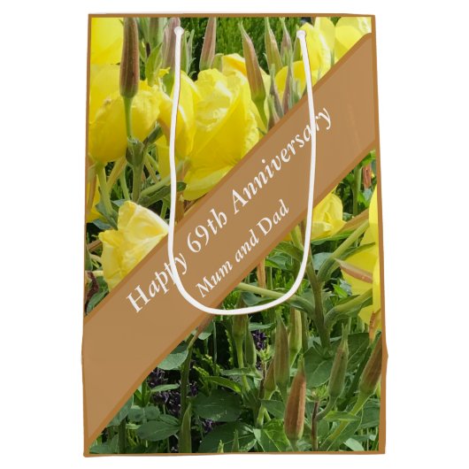 69. Jubiläum Editable Abend Primrose Mittlere Geschenktüte (Rückseite)