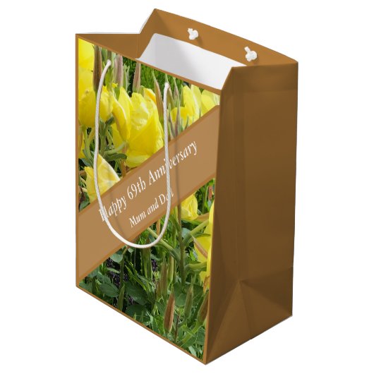 69. Jubiläum Editable Abend Primrose Mittlere Geschenktüte (Rückseite Schrägansicht)