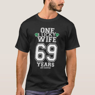 69 Years Lucky Wife Funny St Patrick's Day Anniver T-Shirt