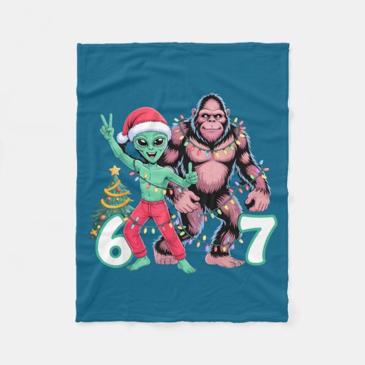 6 7 Meme Christmas Alien Sasquatch Six Seven Fun Fleecedecke (Vorderseite)