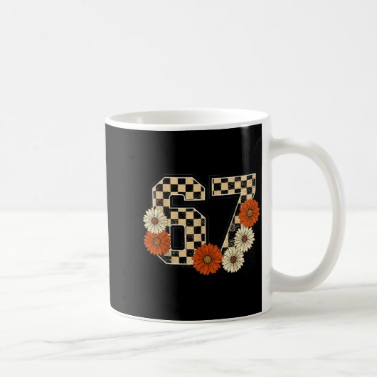 6 7 Retro Fall Meme Checkerboard Tee Haunted By 67 Kaffeetasse (Rechts)