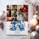 6 Foto Blue Snowman Erster Weihnachtsmann Feiertagskarte<br><div class="desc">Feiern Sie die erste Urlaubssaison Ihres Kleinen mit diesem fröhlichen Winterdesign mit einer blauen karierten Zahl,  einem bezaubernden Schneemann und verstreuten Bonbons und Geschenken. Passen Sie es mit dem Foto und den Geburtsdetails Ihres Babys an,  um einen Sake zu schaffen,  der Ihren Erinnerungen Charme und Magie verleiht.</div>
