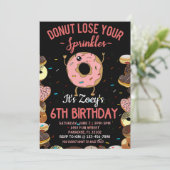 6. Geburtstag Donut Thema Sechster Sonntag Zitat Einladung (Stehend Vorderseite)