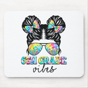 6. Klasse Vibes Messy Hair Bun Girl Ck zur Schule Mousepad