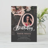 70. Geburtstag Blumenrosa Elegantes Foto Einladung (Stehend Vorderseite)