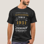 70. Geburtstag Geboren im Jahr 1951 Legend Persona T-Shirt<br><div class="desc">Ein personalisiertes klassisches T - Shirt-Design für diese Geburtstagsfeier für jemanden, der 1951 geboren und 70 Jahre alt wurde. Fügen Sie den Namen zu diesem Vintagen Retro-Stil Schwarz, Weiß und Gold für ein maßgeschneidertes 70. Geburtstagsgeschenk hinzu. Bearbeiten Sie den Namen und das Jahr einfach mit der Vorlage. Ein wunderbares, individuelles,...</div>