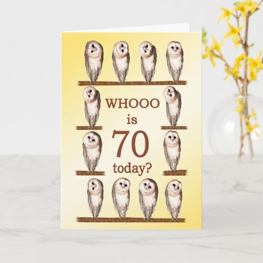 70. Geburtstag, neugierige Eulen Karte (Gelbe Blume)
