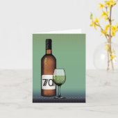 70. Geburtstag oder Jubiläum : Weinflasche & Glas Karte (Gelbe Blume)