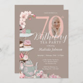 70. Geburtstag Tee Party Rosa Blütenmassgeschneide Einladung (Vorne/Hinten)