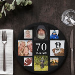 70. Geburtstagsfeier Schwarzes Foto Collage Typ Pappteller<br><div class="desc">Eine Papiertafel für eine 70 Geburtstagsparty für einen Mann,  Typ,  feiert sein Leben mit einer Collage von 8 eigenen Fotos. Vorlagen im Alter von 70 Jahren und ein Datum. Geburtsdatum oder Geburtsdatum des Party. Weiße Buchstaben. Schwarzer Hintergrund.</div>