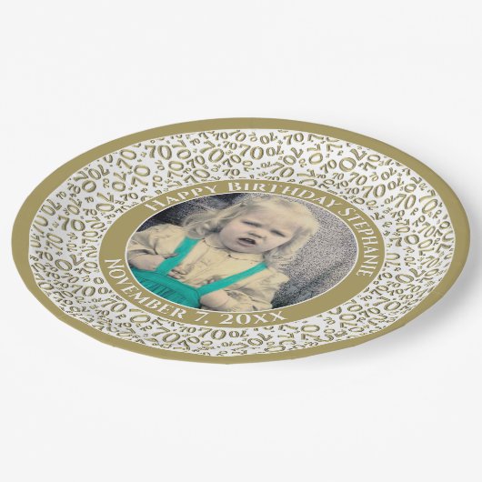 70 Ihr Foto Random Number Pattern Gold/Weiß Pappteller (Schrägansicht)