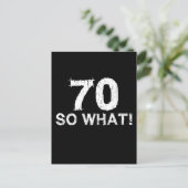 70 Na und - Lustiger 70. Geburtstag Postkarte (Stehend Vorderseite)
