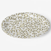 70. Party Random Number Pattern Gold/Weiß Pappteller (Schrägansicht)