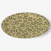 70. Party Random Number Pattern Gold/Weiß Pappteller (Schrägansicht)