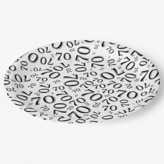 70. Party Random Number Pattern Schwarz/Weiß Pappteller (Schrägansicht)